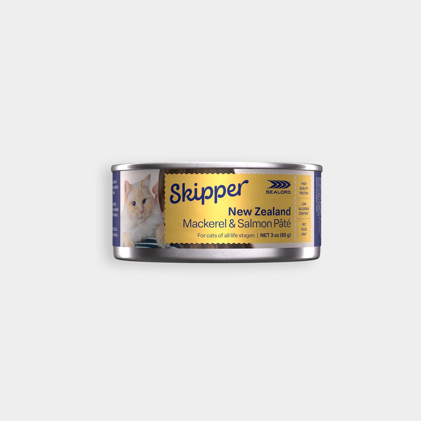 Can of Skipper New Zealand Mackerel & Salmon Pate cat food on a white background